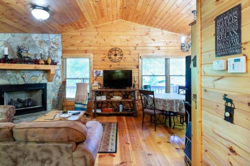 Вилла Mountain Spirit Cabin - Fireplace And Hot Tub Блу-Ридж Экстерьер фото