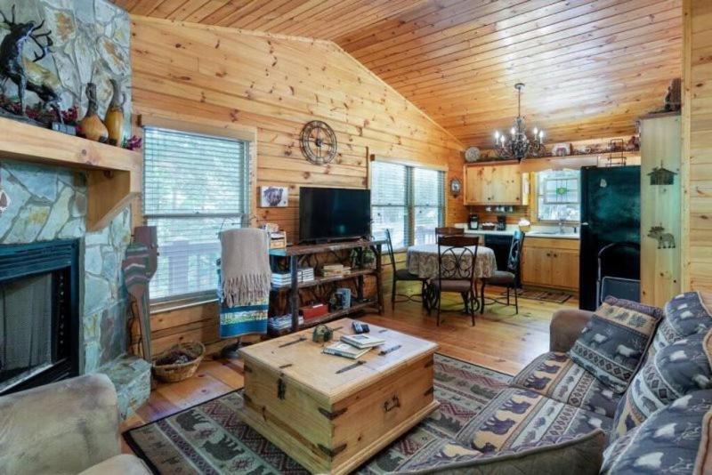 Вилла Mountain Spirit Cabin - Fireplace And Hot Tub Блу-Ридж Экстерьер фото