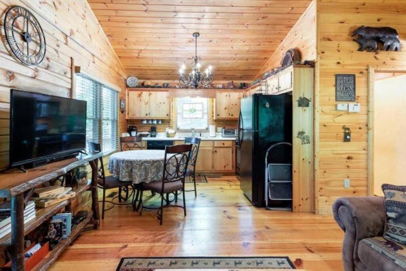Вилла Mountain Spirit Cabin - Fireplace And Hot Tub Блу-Ридж Экстерьер фото