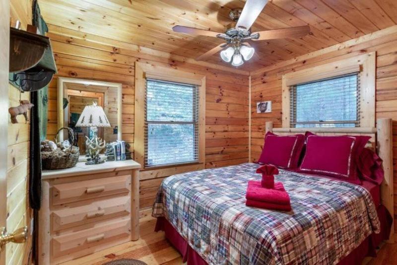 Вилла Mountain Spirit Cabin - Fireplace And Hot Tub Блу-Ридж Экстерьер фото